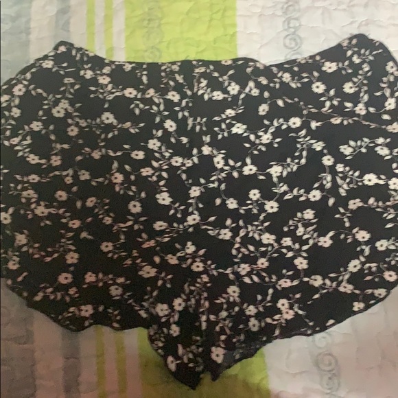 Shorts - Picture 2 of 3